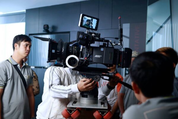 Làm TVC giới thiệu doanh nghiệp Làm TVC giới thiệu doanh nghiệp