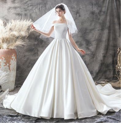 váy cô dâu màu trắng