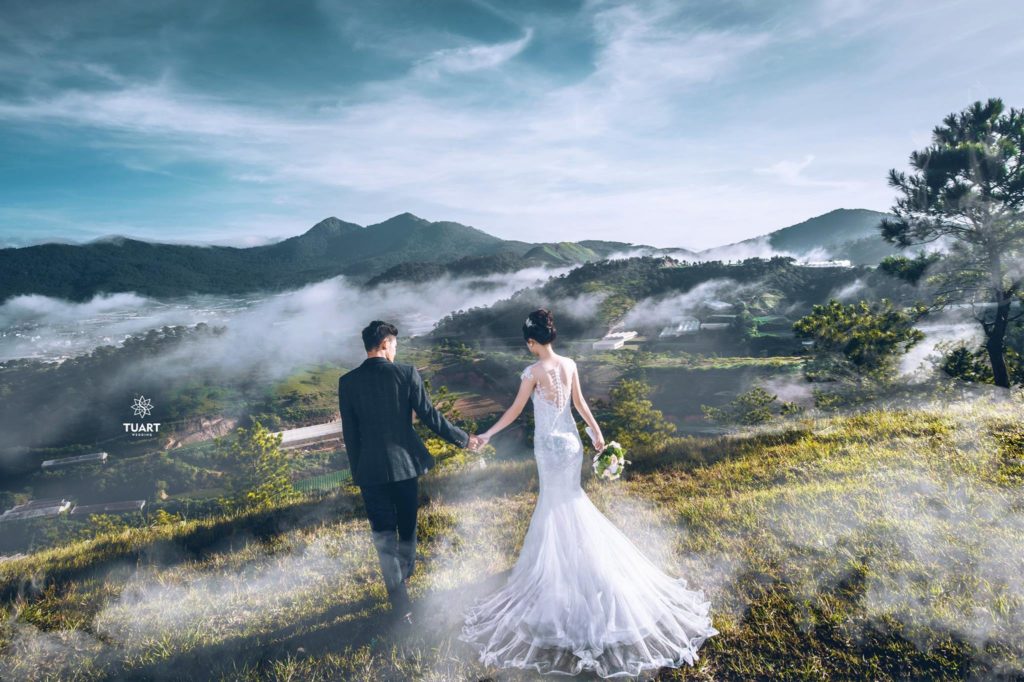 Studio chụp hình cưới ở Đà Lạt sẽ đem lại cho bạn không gian xanh tươi, ngất ngây và hữu tình. Với không gian chụp ảnh đẹp và chuyên nghiệp, chúng tôi hi vọng sẽ giúp đôi bạn lưu giữ những ký ức đẹp nhất của ngày trọng đại.