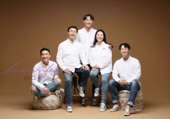 Studio nào chụp ảnh gia đình phong cách Hàn quốc đẹp