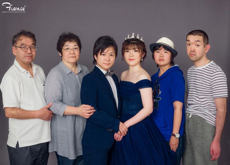 nhiếp ảnh gia chụp ảnh kỷ niệm gia đình chuyên nghiệp