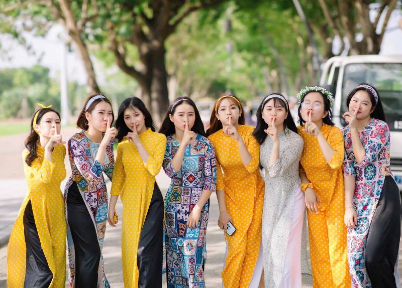 Tiệm dịch vụ chụp áo dài uy tín ở Sài gòn 4. Trịnh Lâm Studio – Studio chụp ảnh áo dài đẹp và giá rẻ tại TP.HCM