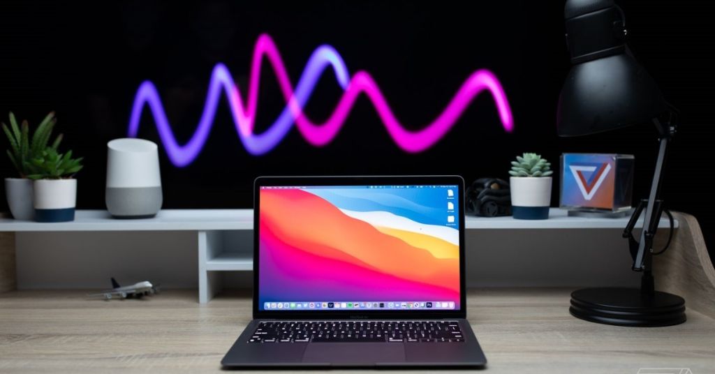 Siêu phẩm này thích hợp với anh em văn phòng, Macbook cũ giá rẻ này rơi vào khoảng 11 triệu đồng.