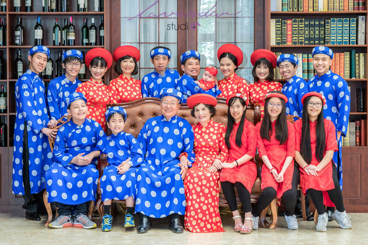 Chụp ảnh gia đình theo chủ đề Tết Chụp ảnh gia đình theo chủ đề Tết