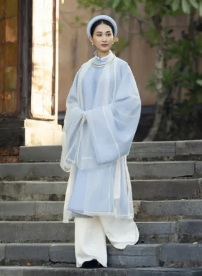 chụp ảnh với áo dài ngũ thân