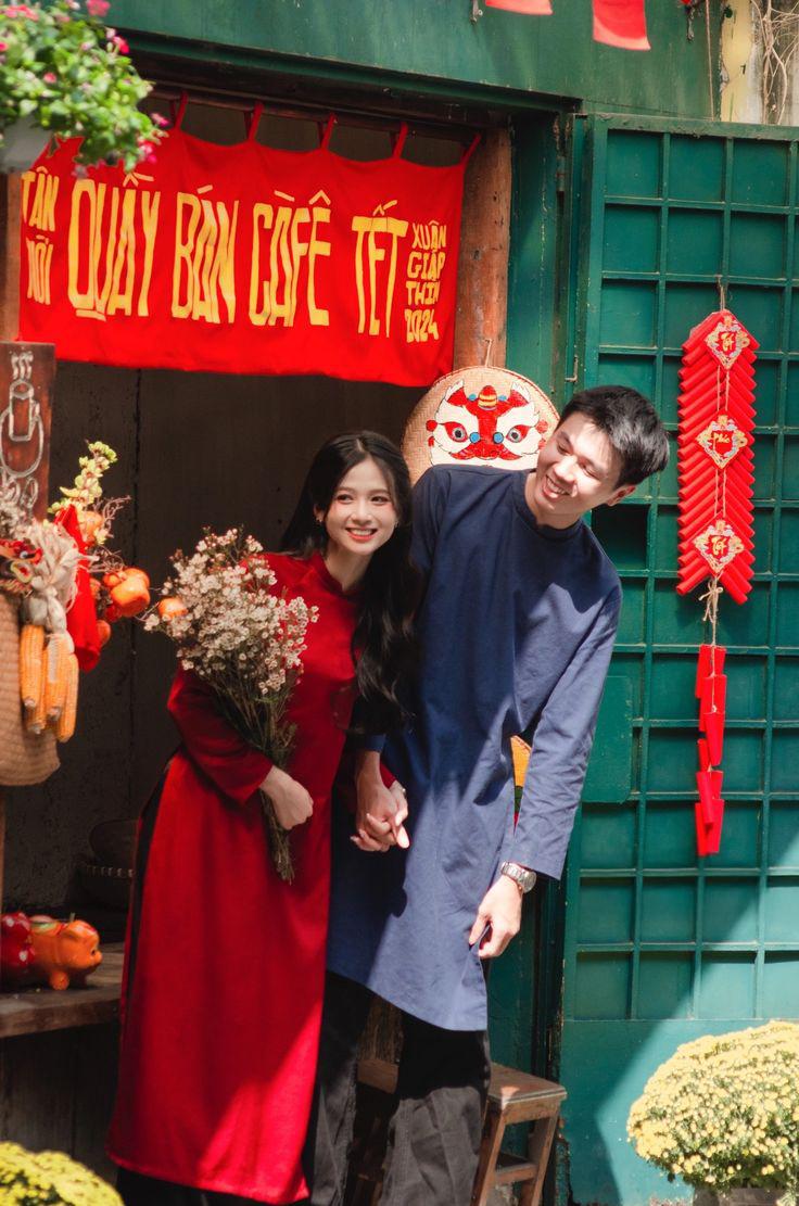 Tạo dáng hạnh phúc với concept chụp ảnh couple ngoại cảnh Tết 