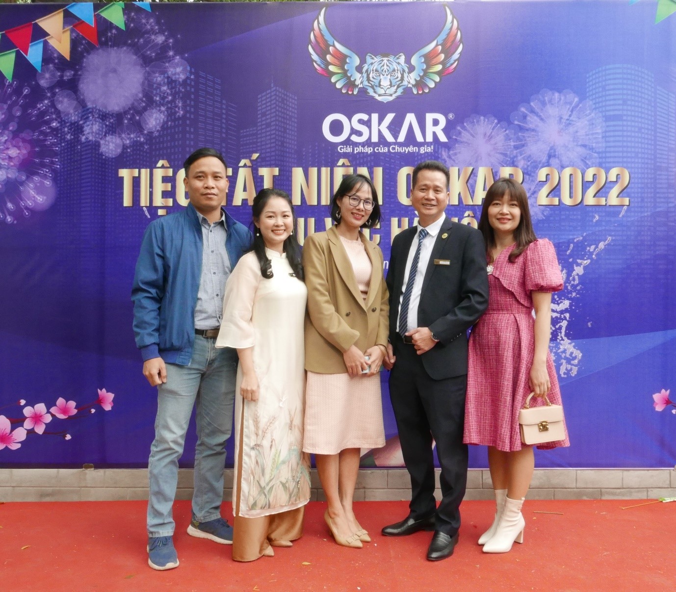 Amedio Media

Amedio Media nổi tiếng với tính chuyên nghiệp và uy tín. Họ cung cấp nhiều gói dịch vụ chụp hình với mức giá hợp lý. Gói cơ bản bắt đầu từ 2.500.000 VNĐ cho dịch vụ trong 3 giờ, đây là một lựa chọn tuyệt vời cho các doanh nghiệp có ngân sách hạn chế. Đặc biệt, Amedio Media cũng cung cấp các gói cao cấp với mức giá lên đến 6.500.000 VNĐ cho thời gian phục vụ toàn bộ sự kiện. Điều này giúp các doanh nghiệp có nhiều sự lựa chọn tùy theo quy mô và ngân sách.