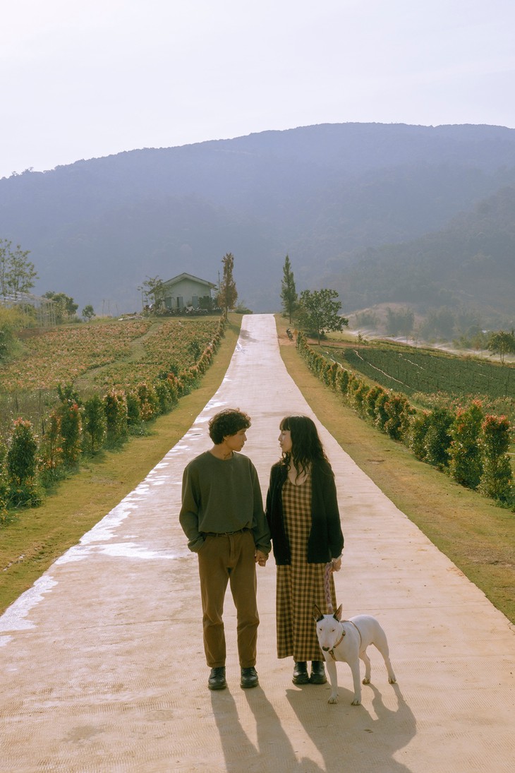 Chụp ảnh couple Tết 2025 "sang, xịn, mịn" tại Đà Lạt