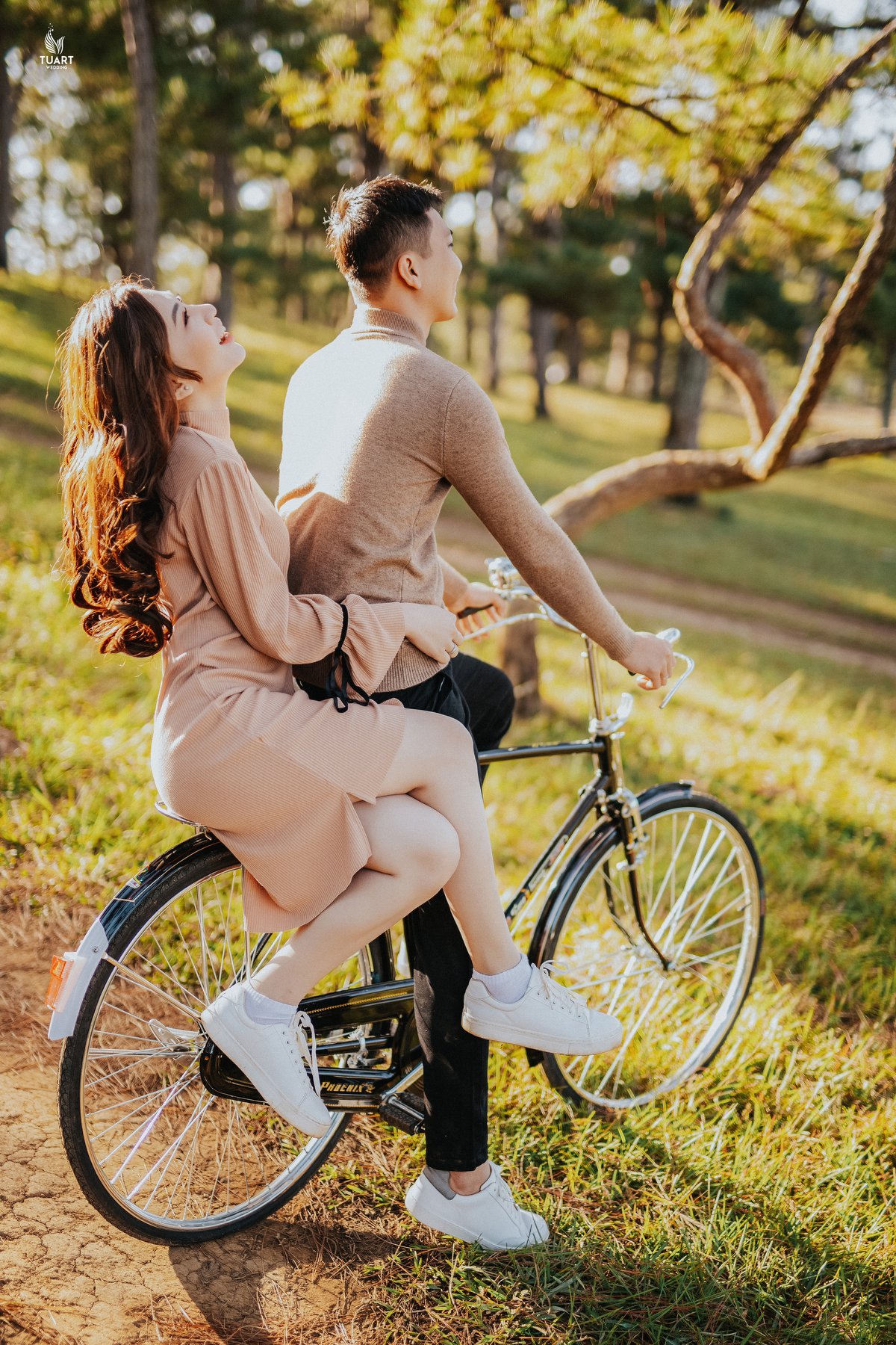 Chụp ảnh couple Tết 2025 "sang, xịn, mịn" tại Đà Lạt