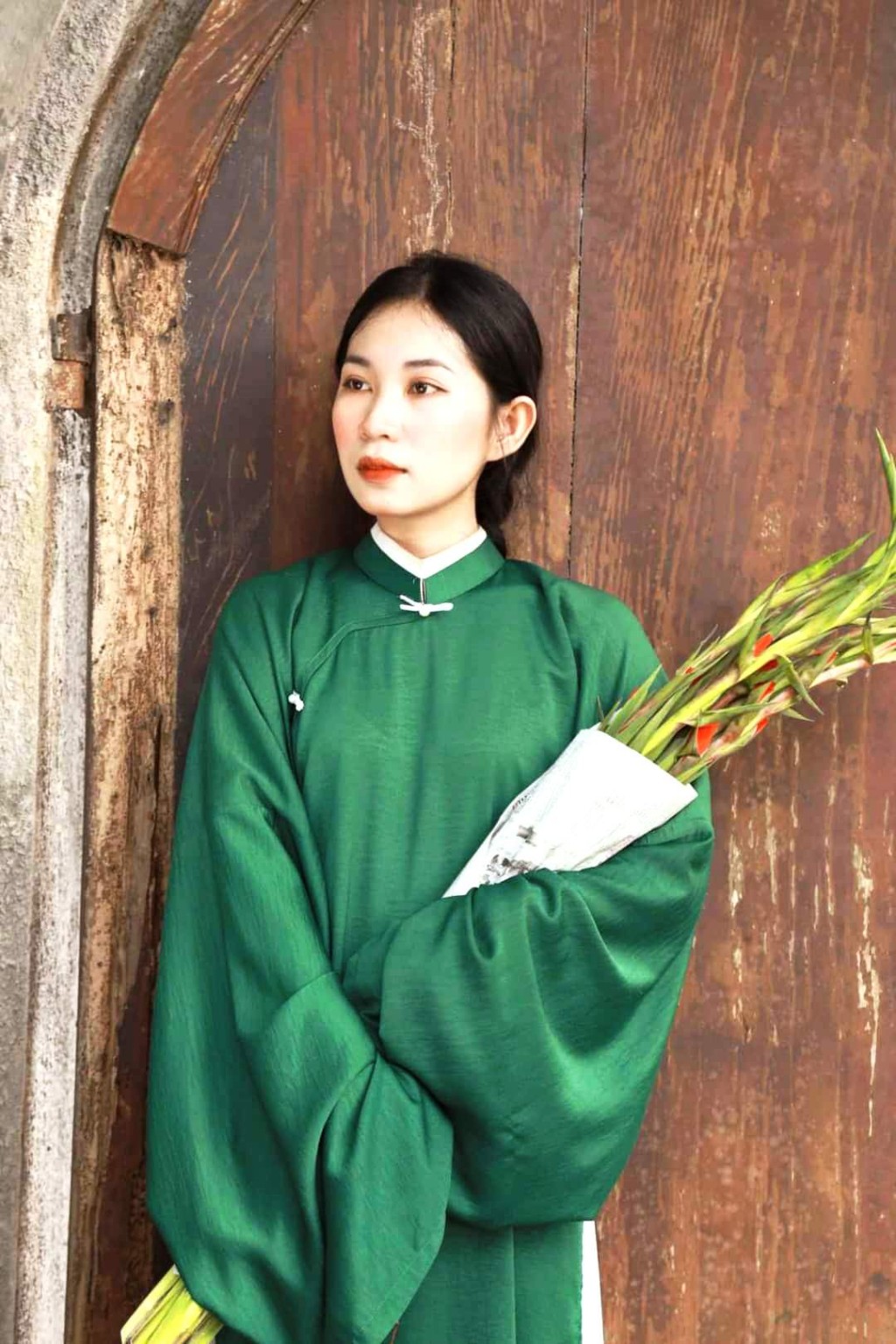 Khám phá 10 địa điểm chụp ảnh Tết với cổ phục siêu đẹp tại Hà Nội năm 2025