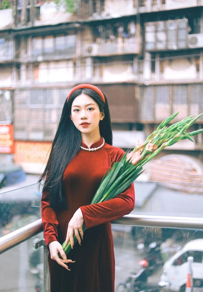 Xu hướng mặc cổ phục chụp ảnh Tết tại những địa điểm nổi tiếng ở Hà Nội năm 2025