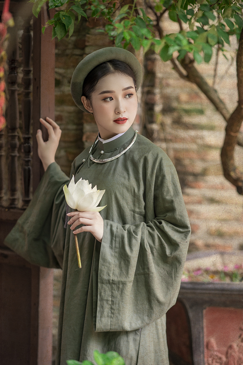 Xu hướng mặc cổ phục chụp ảnh Tết tại những địa điểm nổi tiếng ở Hà Nội năm 2025