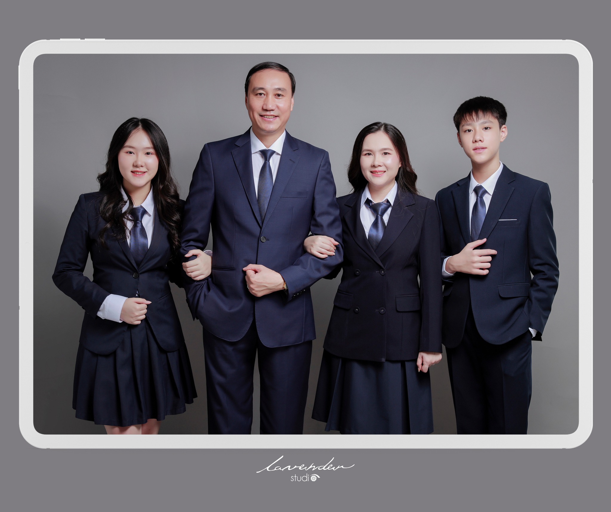 Chuẩn bị những gì khi chụp ảnh gia đình Tết tại nhà năm 2025