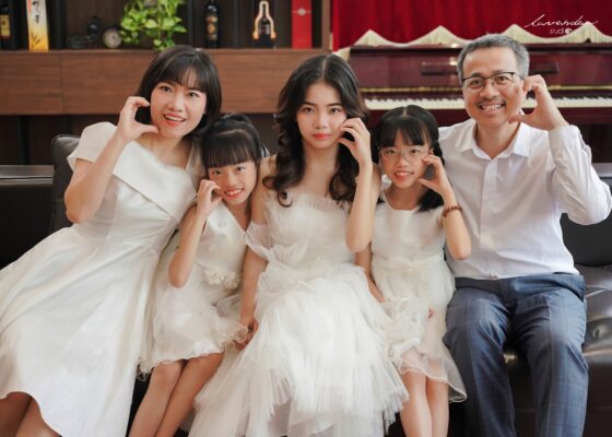 Chuẩn bị những gì khi chụp ảnh gia đình Tết tại nhà năm 2025