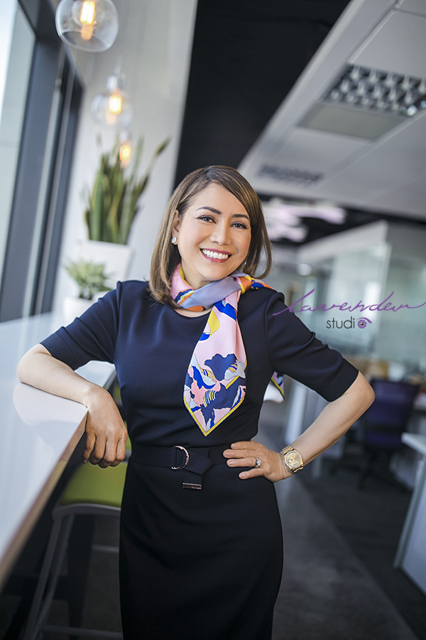 Concept chụp hình doanh nhân thể hiện phong cách làm việc Concept chụp hình doanh nhân thể hiện phong cách làm việc