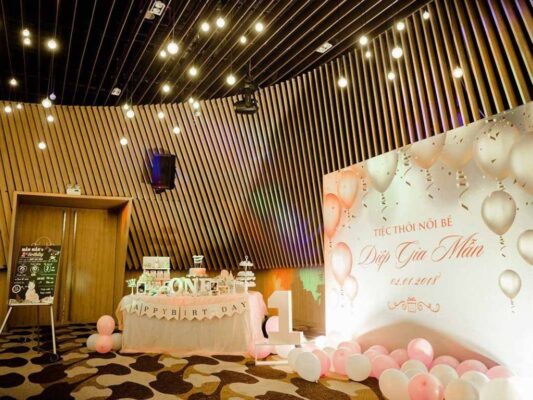 tiệc thôi nôi cho bé tại nhà hàng