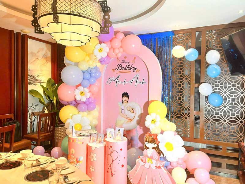 tiệc thôi nôi cho bé tại nhà hàng