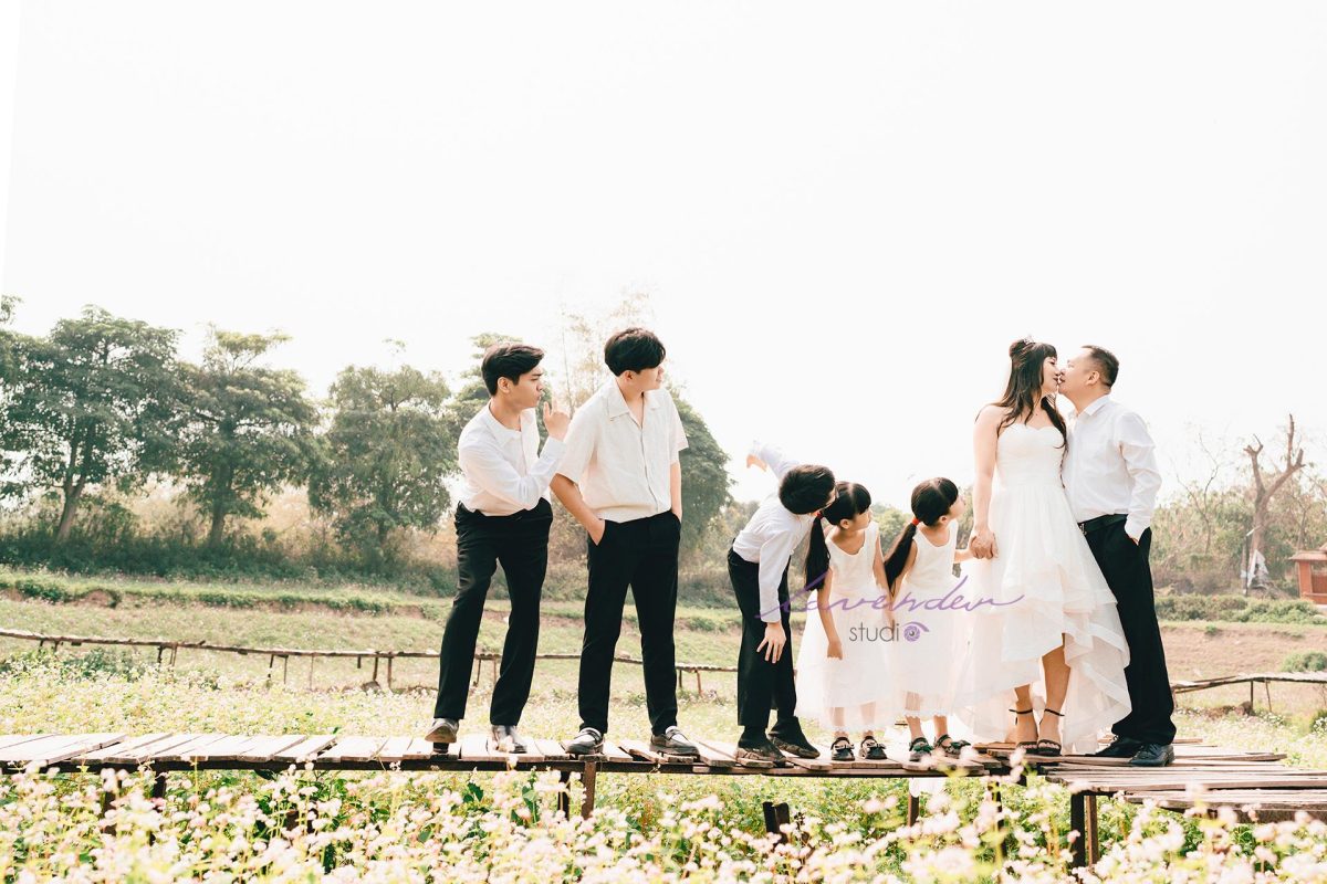 10++ cách tạo dáng chụp ảnh kỷ niệm ngày cưới siêu đẹp