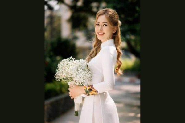 Cách đứng chụp áo dài đẹp để tạo nên khung hình nghệ thuật