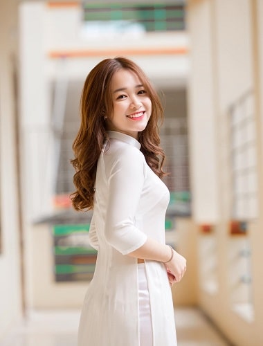 Cách đứng chụp áo dài đẹp để tạo nên khung hình nghệ thuật