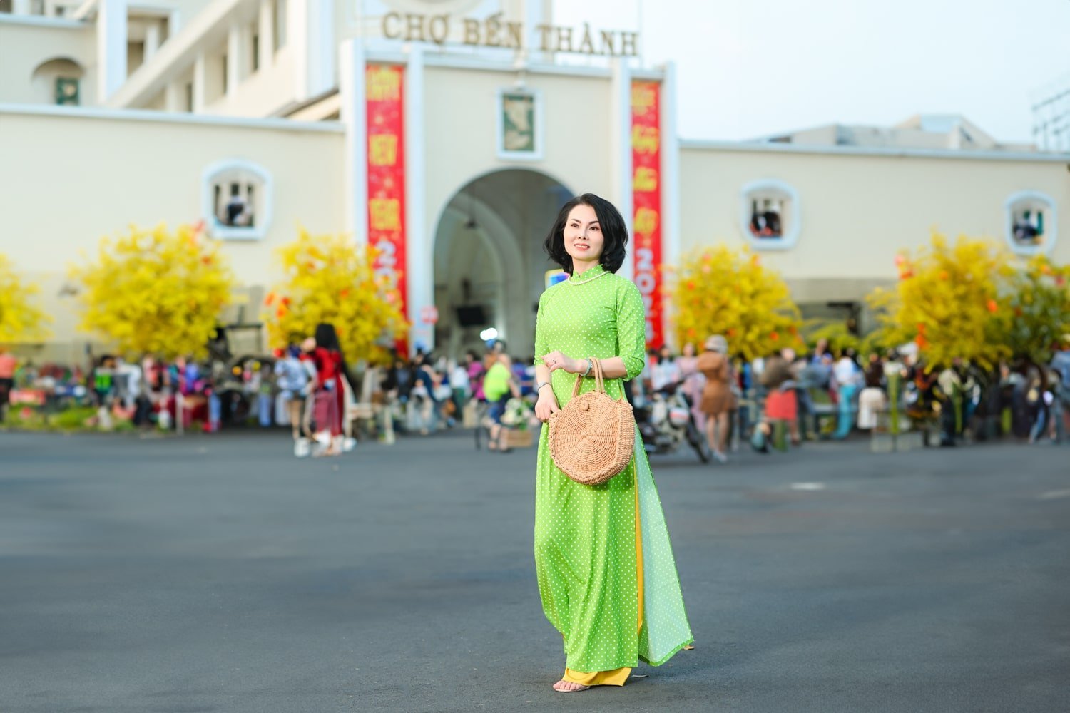 Cách đứng chụp áo dài đẹp để tạo nên khung hình nghệ thuật