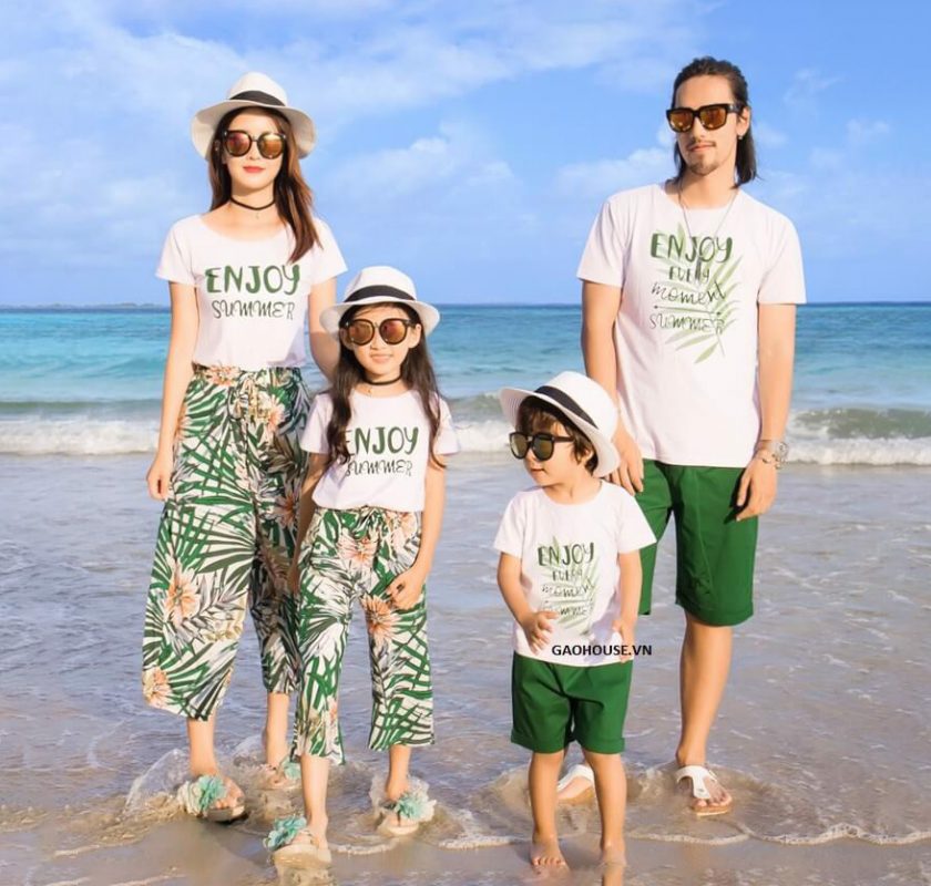 Tạo dáng chụp ảnh gia đình 4 người tại Hà Nội như thế nào? Tạo dáng chụp ảnh gia đình 4 người tại Hà Nội như thế nào?