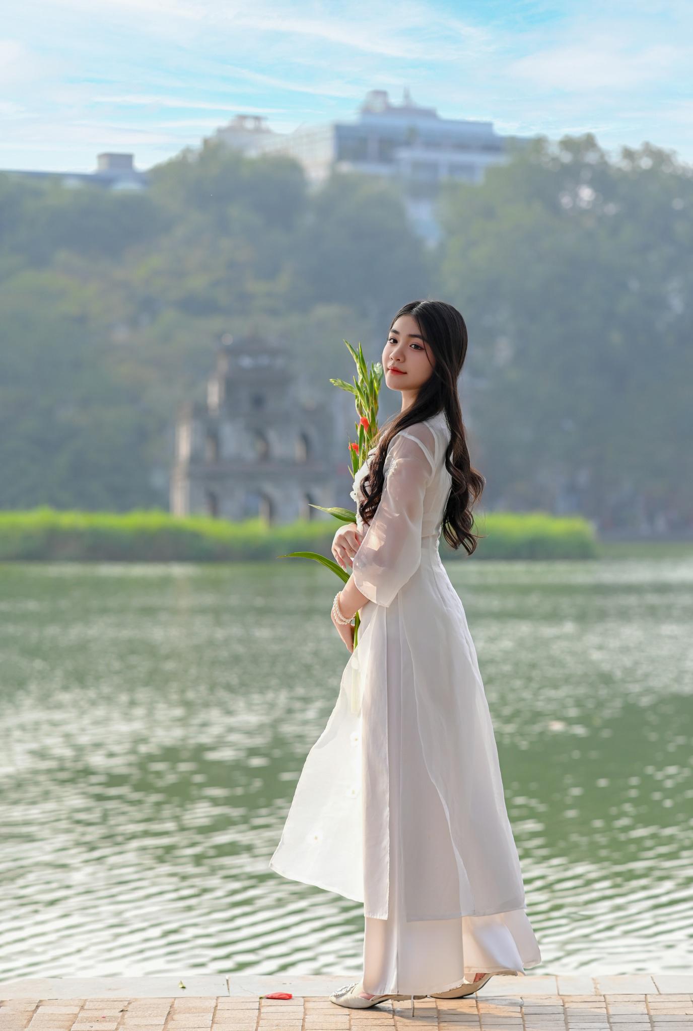 Cách đứng chụp áo dài đẹp để tạo nên khung hình nghệ thuật