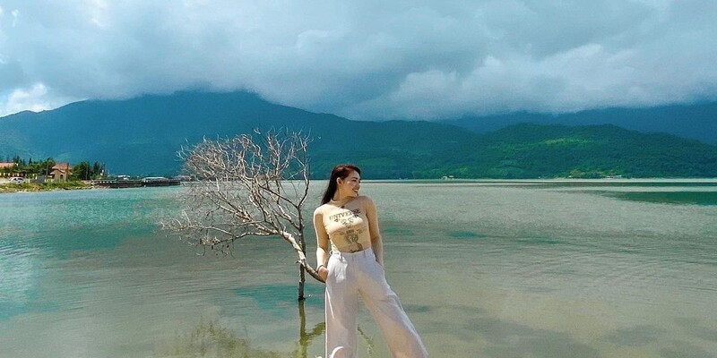 10 cách tạo dáng chụp hình ở lăng Cô - Huế đẹp mê ly