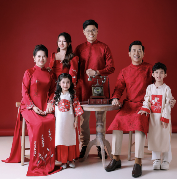 Cách chọn áo dài khi chụp ảnh gia đình để hình ảnh hài hòa và sang trọng