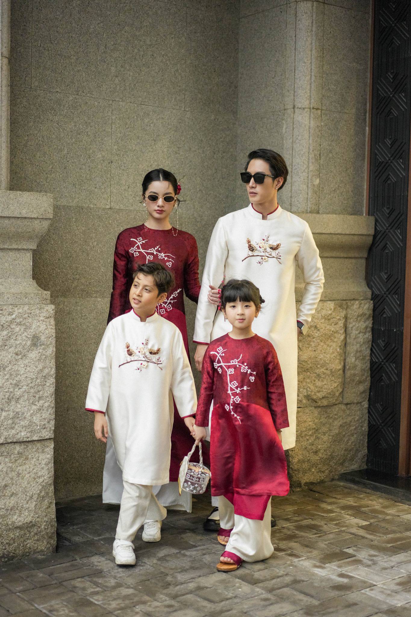 Cách chọn áo dài khi chụp ảnh gia đình để hình ảnh hài hòa và sang trọng