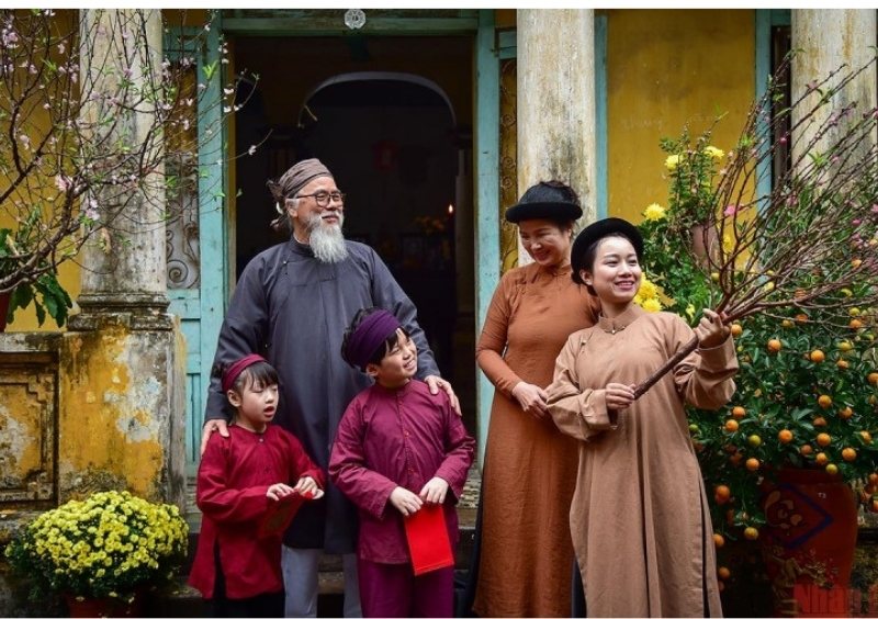 Không khí chụp hình gia đình Tết 2026 tại TP.HCM bắt đầu sôi động