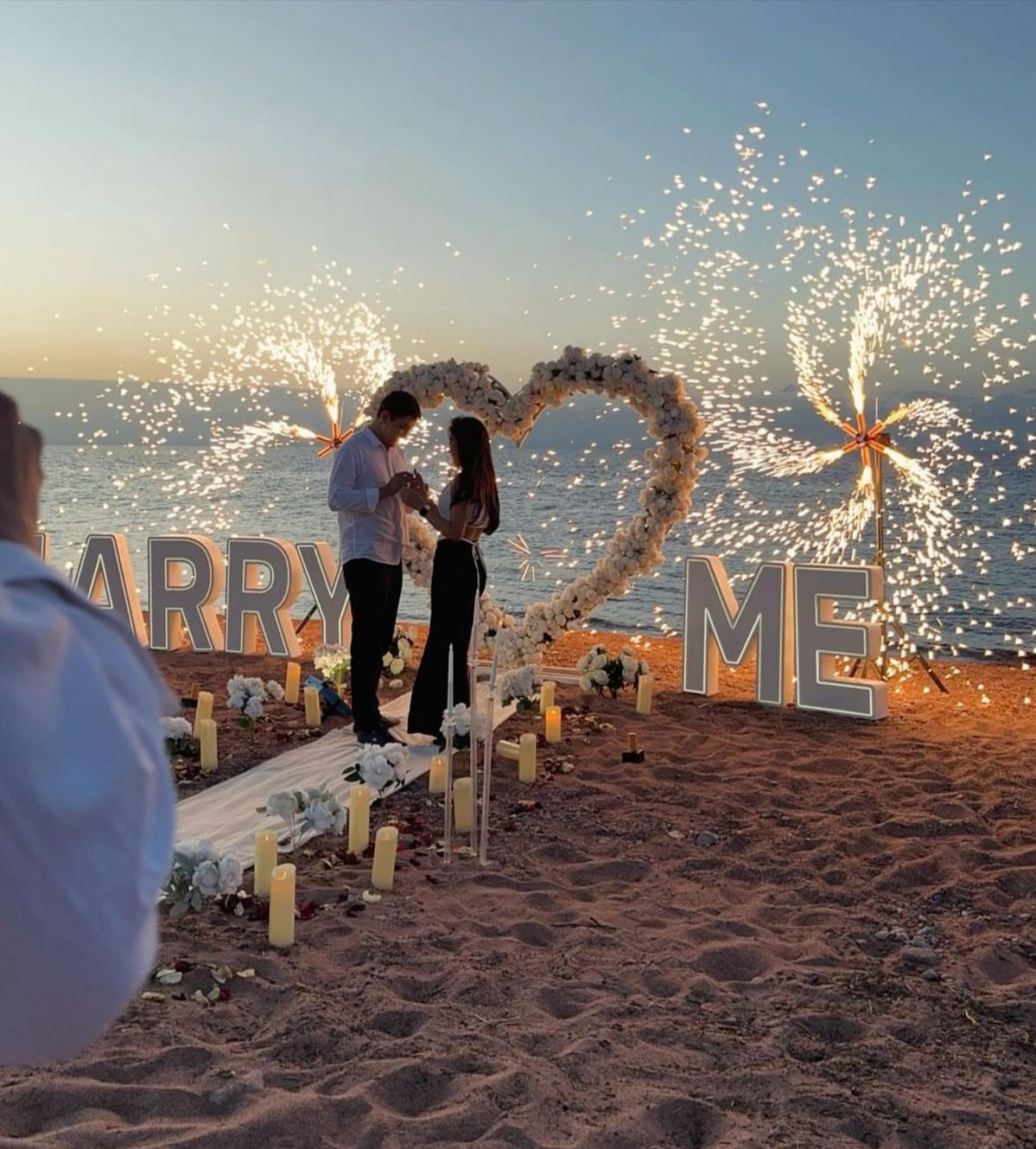 Top 10 phong cách trang trí cầu hôn được yêu thích hiện nay