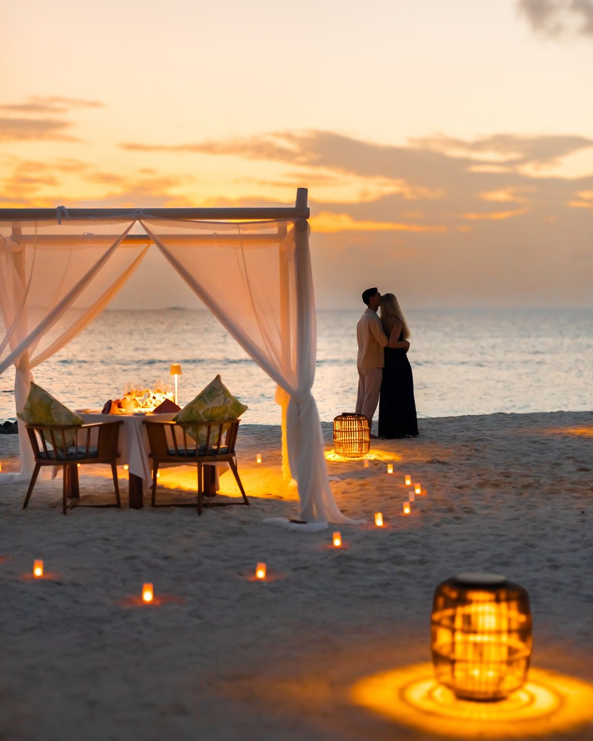 Trang trí cầu hôn ở biển ban đêm – xu hướng lãng mạn 2026 Trang trí cầu hôn ở biển ban đêm – xu hướng lãng mạn 2026